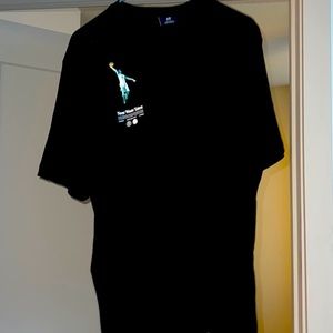 Mens Basketball Short Sleeve T-Shirt - Sleek Graphic Design